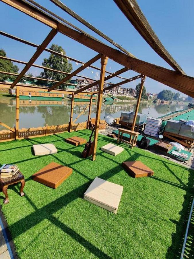 The Flostel Srinagar Zewnętrze zdjęcie